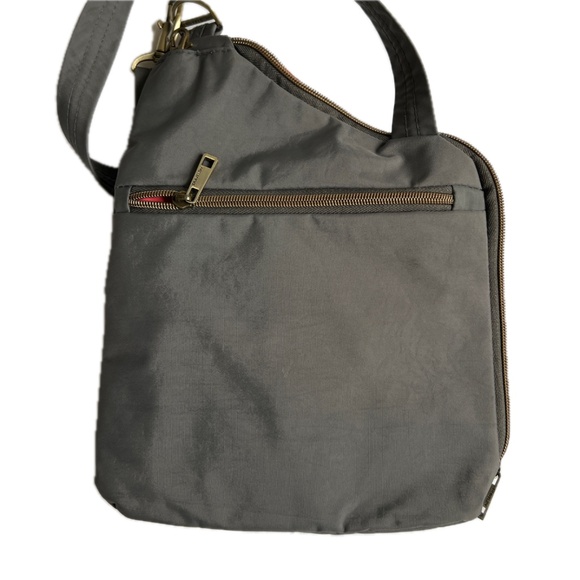 Travelon Bag Gray Anti Theft Strap Locking Travel Crossbody Shoulder Flat - Picture 6 of 7